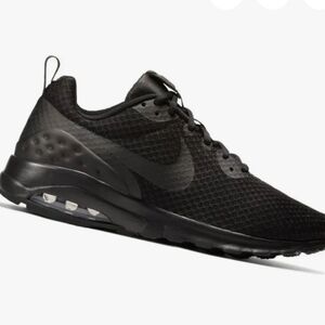 Nike youth black sneakers shoes size 5